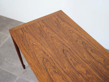 画像をギャラリービューアに読み込む, Bernt Petersen ベアント・ペーターセンブラジリアンローズウッドのコーヒーテーブル 鍵編み脚 テーブルの天板のローズウッドの美しい木目