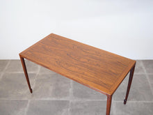 画像をギャラリービューアに読み込む, Bernt Petersen ベアント・ペーターセンブラジリアンローズウッドのコーヒーテーブル 鍵編み脚 テーブルの天板のローズウッドの美しい木目