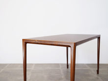 画像をギャラリービューアに読み込む, Bernt Petersen ベアント・ペーターセンブラジリアンローズウッドのコーヒーテーブル 鍵編み脚 テーブルの側面