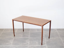 画像をギャラリービューアに読み込む, Bernt Petersen ベアント・ペーターセンブラジリアンローズウッドのコーヒーテーブル 鍵編み脚 テーブルの斜めやや上から