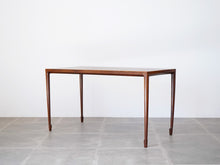 画像をギャラリービューアに読み込む, Bernt Petersen ベアント・ペーターセンブラジリアンローズウッドのコーヒーテーブル 鍵編み脚 テーブルの斜めアングル