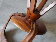 画像をギャラリービューアに読み込む, Tove Edvard Kindt-Larsen トーべ エドワード・キンドラーセン 回転チェア swivel chair 北欧ヴィンテージ 椅子の裏面 背もたれが取り付けられている箇所