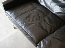 画像をギャラリービューアに読み込む, ポール・ケアホルムのソファPK31 ツーシーター Poul Kjærholm PK31 Sofa E Kold Christensen EKC製ヴィンテージ 北欧インテリア デザイナーズソファ 黒革のソファのクッション