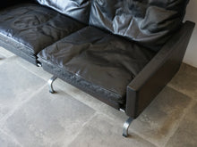 画像をギャラリービューアに読み込む, ポール・ケアホルムのソファPK31 ツーシーター Poul Kjærholm PK31 Sofa E Kold Christensen EKC製ヴィンテージ 北欧インテリア デザイナーズソファ 黒革のソファの座面と肘掛け