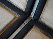 画像をギャラリービューアに読み込む, ポール・ケアホルムのソファPK31 ツーシーター Poul Kjærholm PK31 Sofa E Kold Christensen EKC製ヴィンテージ 北欧インテリア デザイナーズソファ 黒革のソファのクッションを外した様子 スチールにサビ