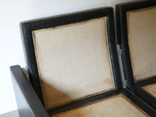 画像をギャラリービューアに読み込む, ポール・ケアホルムのソファPK31 ツーシーター Poul Kjærholm PK31 Sofa E Kold Christensen EKC製ヴィンテージ 北欧インテリア デザイナーズソファ 黒革のソファのクッションを外した様子 汚れやサビ