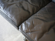 画像をギャラリービューアに読み込む, ポール・ケアホルムのソファPK31 ツーシーター Poul Kjærholm PK31 Sofa E Kold Christensen EKC製ヴィンテージ 北欧インテリア デザイナーズソファ 黒革のソファの座面のクッション