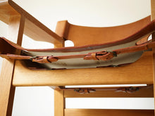 画像をギャラリービューアに読み込む, スパニッシュチェア ボーエモーエンセン 北欧名作チェア ヴィンテージ Børge Mogensen The Spanish Chair Model 2226 モーエンセンのラウンジチェアの裏面にベルト