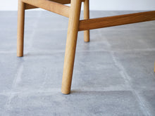 画像をギャラリービューアに読み込む, ボーエ・モーエンセン アームチェア オークと籐編み Børge Mogensen Oak armchair 椅子の脚先