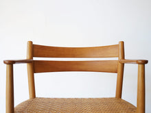 画像をギャラリービューアに読み込む, ボーエ・モーエンセン アームチェア オークと籐編み Børge Mogensen Oak armchair 椅子の背もたれ