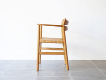 画像をギャラリービューアに読み込む, ボーエ・モーエンセン アームチェア オークと籐編み Børge Mogensen Oak armchair 椅子の側面
