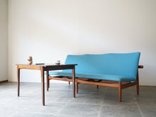 画像をギャラリービューアに読み込む, Finn Juhl France&Søn FD137 Japan Sofa フィンユールジャパンソファ フランス&サン製 チーク 青のウール張り 3人掛けソファとModel FD 612テーブル