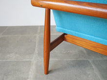 画像をギャラリービューアに読み込む, Finn Juhl France&Søn FD137 Japan Sofa フィンユールジャパンソファ フランス&サン製 チーク 青のウール張り 3人掛けソファ 背面のフレーム