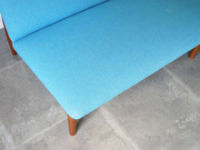 画像をギャラリービューアに読み込む, Finn Juhl France&Søn FD137 Japan Sofa フィンユールジャパンソファ フランス&サン製 チーク 青のウール張り 3人掛けソファの座面