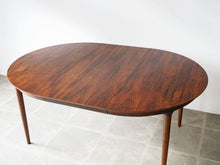 画像をギャラリービューアに読み込む, Danish Design Rosewood Extension Table デンマークデザイン ローズウッド 北欧ヴィンテージ 円形ダイニングテーブル 延長した様子