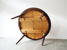 画像をギャラリービューアに読み込む, Danish Design Rosewood Extension Table デンマークデザイン ローズウッド 北欧ヴィンテージ 延長式 円形ダイニングテーブルの裏面