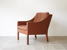 画像をギャラリービューアに読み込む, Børge Mogensen Fredericia Model 2207 ボーエモーエンセン フレデリシア モデル2207 1人用ソファ イージチェアの斜めから