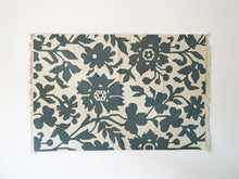画像をギャラリービューアに読み込む, Rug Company and Goodweave Wool Carpet デンマーク製ラグ カーペット 北欧デザイン 草花模様 グリーン ホワイト フリンジ付き