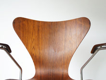 画像をギャラリービューアに読み込む, Arne Jacobsen “Seven Chair” Model 3207