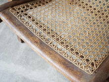 画像をギャラリービューアに読み込む, マホガニー材と籐のイージーチェアの座面