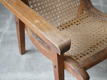 画像をギャラリービューアに読み込む, マホガニー材と籐のイージーチェアの肘掛け