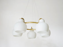 画像をギャラリービューアに読み込む, Vilhelm Lauritzen Louis Poulsen Christiansborg ヴィルヘルムラウリッツェン ルイスポールセン クリスチャンソボー シャンデリアのやや下から