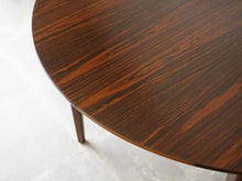 画像をギャラリービューアに読み込む, デンマークデザイン ローズウッド 北欧ヴィンテージ 延長式ダイニングテーブル 天板の木目