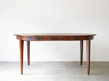 画像をギャラリービューアに読み込む, デンマークデザイン ローズウッド 北欧ヴィンテージ 延長式ダイニングテーブル 延長した様子