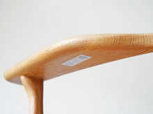 画像をギャラリービューアに読み込む, Hans J Wegner CH22 Carl Hansen&Søn ハンス ウェグナー カールハンセン オーク革張り イージチェア アームチェア 肘掛けの裏面
