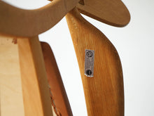 画像をギャラリービューアに読み込む, Hans J Wegner CH22 Carl Hansen&Søn ハンス ウェグナー カールハンセン オーク革張り イージチェア アームチェア 肘掛けのメーカーラベル