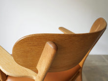 画像をギャラリービューアに読み込む, Hans J Wegner CH22 Carl Hansen&Søn ハンス ウェグナー カールハンセン オーク革張り イージチェア アームチェアの背面