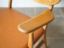 画像をギャラリービューアに読み込む, Hans J Wegner CH22 Carl Hansen&Søn ハンス ウェグナー カールハンセン オーク革張り イージチェア アームチェアの肘掛け