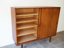 画像をギャラリービューアに読み込む, Hans J Wegner Ry Møbler Ry28 ハンス ウェグナー ローズウッド 北欧ヴィンテージ キャビネットの開けた様子