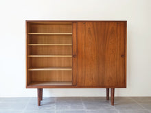 画像をギャラリービューアに読み込む, Hans J Wegner Ry Møbler Ry28 ハンス ウェグナー ローズウッド 北欧ヴィンテージ キャビネットの開けた様子