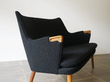 画像をギャラリービューアに読み込む, Hans J. Wegner “AP20” Sofa