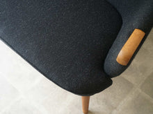 画像をギャラリービューアに読み込む, Hans J. Wegner “AP20” Sofa