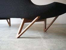 画像をギャラリービューアに読み込む, Tove Edvard Kindt Larsen Brdr Petersen Pagode トーベ エドワード キンドラーセン パゴダ 北欧ヴィンテージ 黒ウール ソファの脚とフレーム