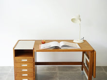 画像をギャラリービューアに読み込む, Tove Edvard Kindt-Larsen Childrens Desk トーベ・キンドラーセン 北欧ビンテージ 子ども用デスク 学習机 デザイナーズデスクと白い卓上ランプ