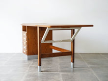 画像をギャラリービューアに読み込む, Tove Edvard Kindt-Larsen Childrens Desk トーベ・キンドラーセン 北欧ビンテージ 子ども用デスク 学習机 デザイナーズデスクの右側に折りたたみ延長板