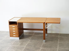 画像をギャラリービューアに読み込む, Tove Edvard Kindt-Larsen Childrens Desk トーベ・キンドラーセン 北欧ビンテージ 子ども用デスク 学習机 デザイナーズデスクの右側に折りたたみ延長板
