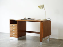 画像をギャラリービューアに読み込む, Tove Edvard Kindt-Larsen Childrens Desk トーベ・キンドラーセン 北欧ビンテージ 子ども用デスク 学習机 デザイナーズデスクを斜めから