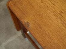 画像をギャラリービューアに読み込む, Tove Edvard Kindt-Larsen Childrens Desk トーベ・キンドラーセン 北欧ビンテージ 子ども用デスク 学習机 デザイナーズデスクの天板にシミ