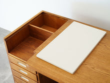 画像をギャラリービューアに読み込む, Tove Edvard Kindt-Larsen Childrens Desk トーベ・キンドラーセン 北欧ビンテージ 子ども用デスク 学習机 デザイナーズデスクの左に白いスライド天板 中には2つの小部屋