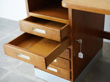 画像をギャラリービューアに読み込む, Tove Edvard Kindt-Larsen Childrens Desk トーベ・キンドラーセン 北欧ビンテージ 子ども用デスク 学習机 デザイナーズデスクの引き出しに鍵