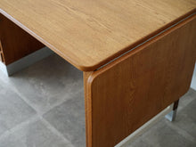 画像をギャラリービューアに読み込む, Tove Edvard Kindt-Larsen Childrens Desk トーベ・キンドラーセン 北欧ビンテージ 子ども用デスク 学習机 デザイナーズデスクの右側に折りたたみ延長板