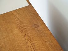 画像をギャラリービューアに読み込む, Tove Edvard Kindt-Larsen Childrens Desk トーベ・キンドラーセン 北欧ビンテージ 子ども用デスク 学習机 デザイナーズデスクの天板にシミ