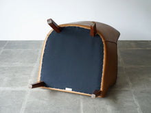 画像をギャラリービューアに読み込む, アルネ・ヴォッダーの革張りのイージーチェア Arne Vodder Arm chair upholstered with leather Ivan Schlechter レザーの一人がけ椅子の裏面