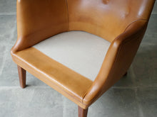 画像をギャラリービューアに読み込む, アルネ・ヴォッダーの革張りのイージーチェア Arne Vodder Arm chair upholstered with leather Ivan Schlechter レザーの一人がけ椅子のクッションの下