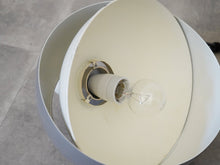 画像をギャラリービューアに読み込む, フィンユールのペンダントライト グレーのツートンカラー 吊り下げ照明 北欧デザイン Finn Juhl Two-tone pendant light 点灯イメージシェードが2つに分かれている