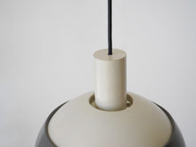 画像をギャラリービューアに読み込む, フィンユールのペンダントライト グレーのツートンカラー 吊り下げ照明 北欧デザイン Finn Juhl Two-tone pendant light 点灯イメージ 上部